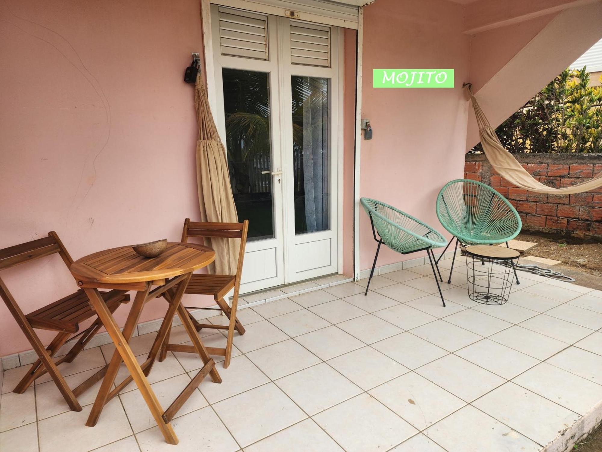 Kozy Kaz - Les Pieds Dans L Eau Apartment ลา ทรินิเต ภายนอก รูปภาพ